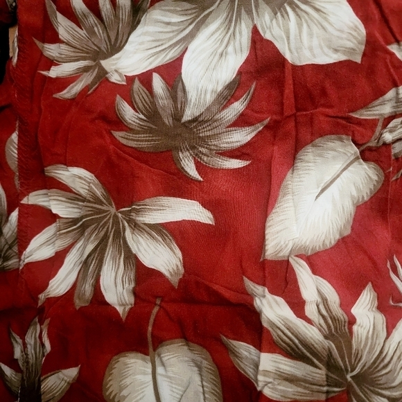 Pierre Cardin • Red/Cream Floral Printed Hawaiian Style Button-Up Shirt Men's M - Picture 4 of 7